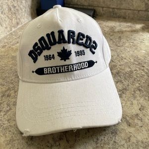 DSquared white and dark blue hat